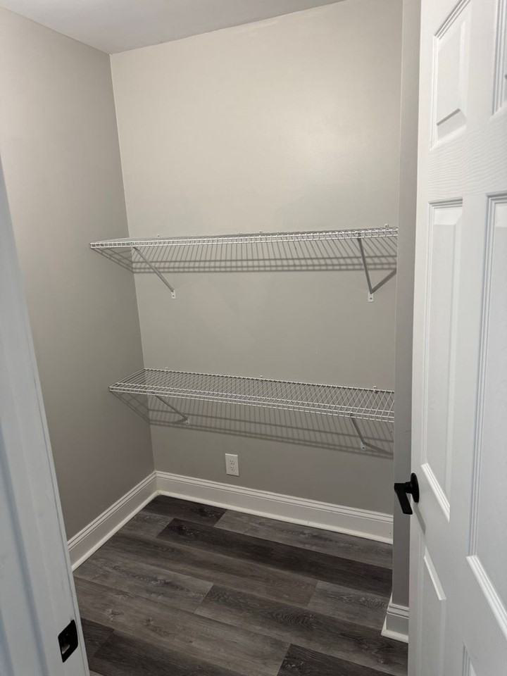 506 E 25th St 1st Fl - Photo 5 of 13