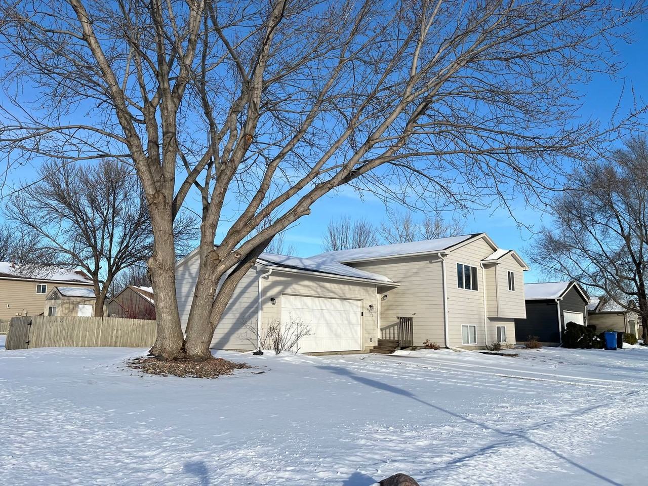 6320 W 66th St - Photo 2 of 37