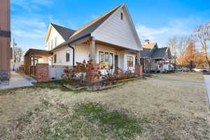 featured image of 315 E Freeport St