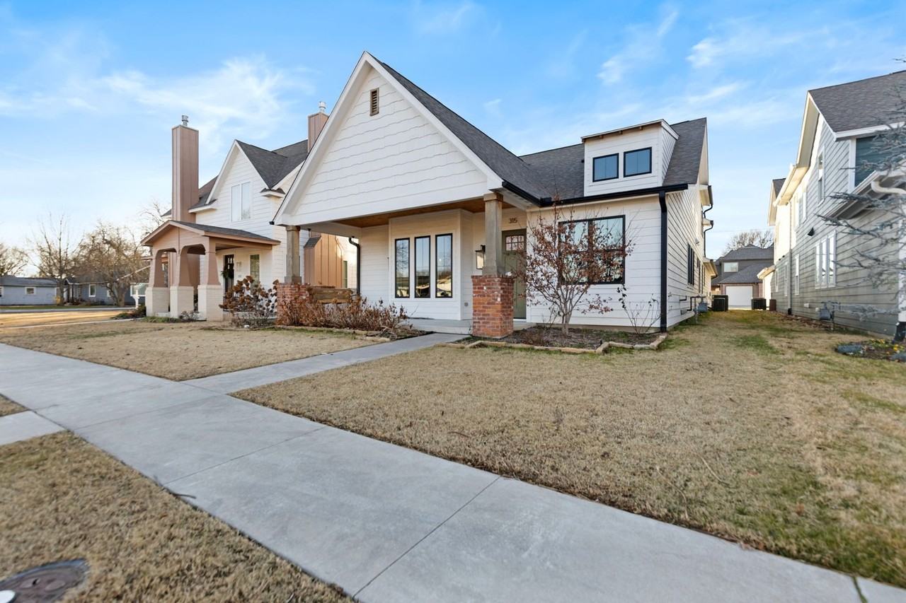 315 E Freeport St - Photo 3 of 43