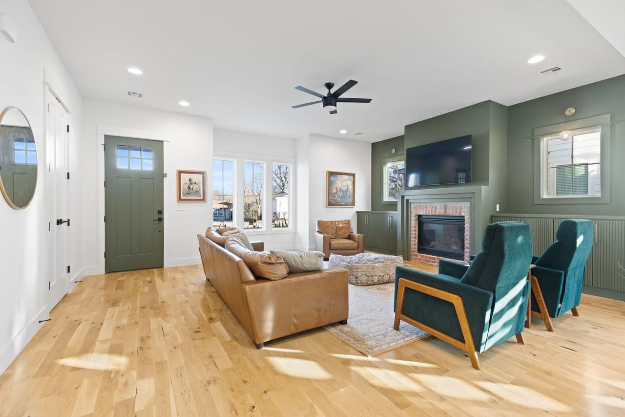 315 E Freeport St - Photo 5 of 43