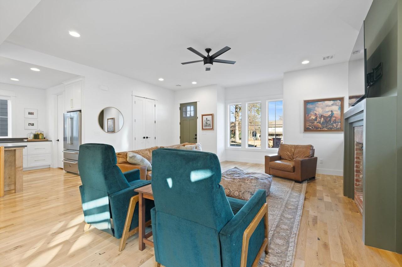 315 E Freeport St - Photo 7 of 43