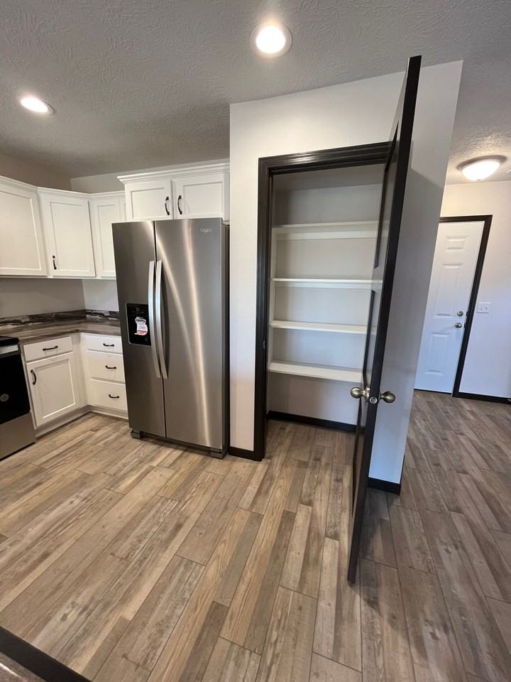 9562 W Dolores Dr - Photo 4 of 26