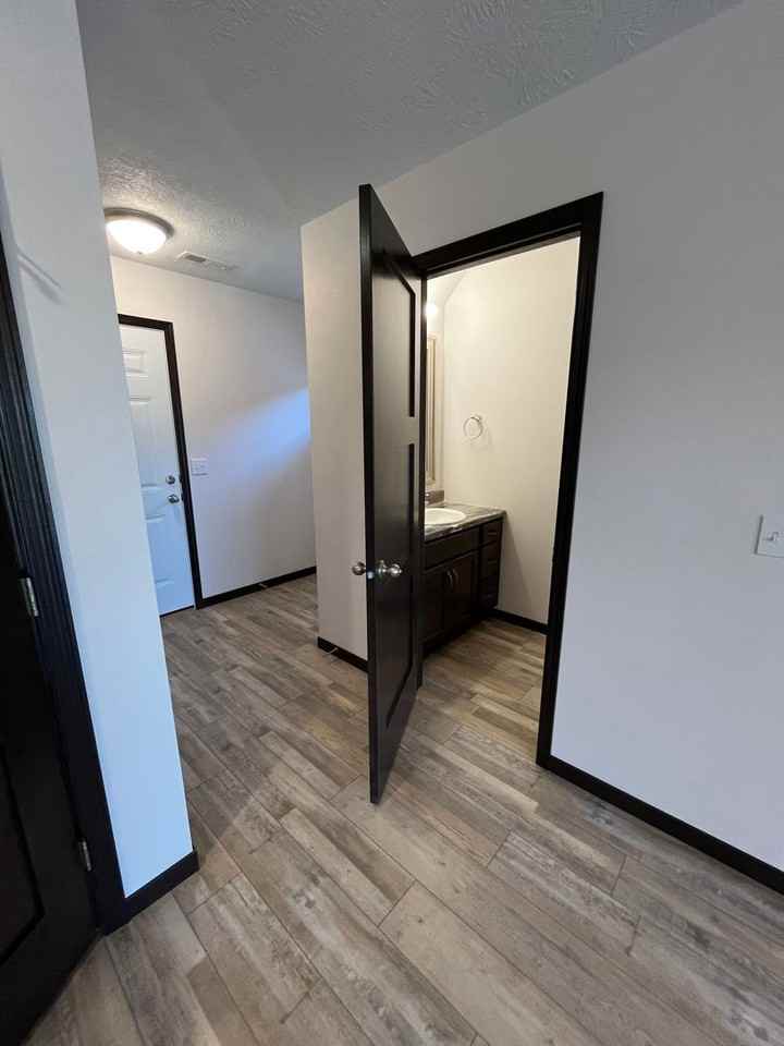 9562 W Dolores Dr - Photo 5 of 26