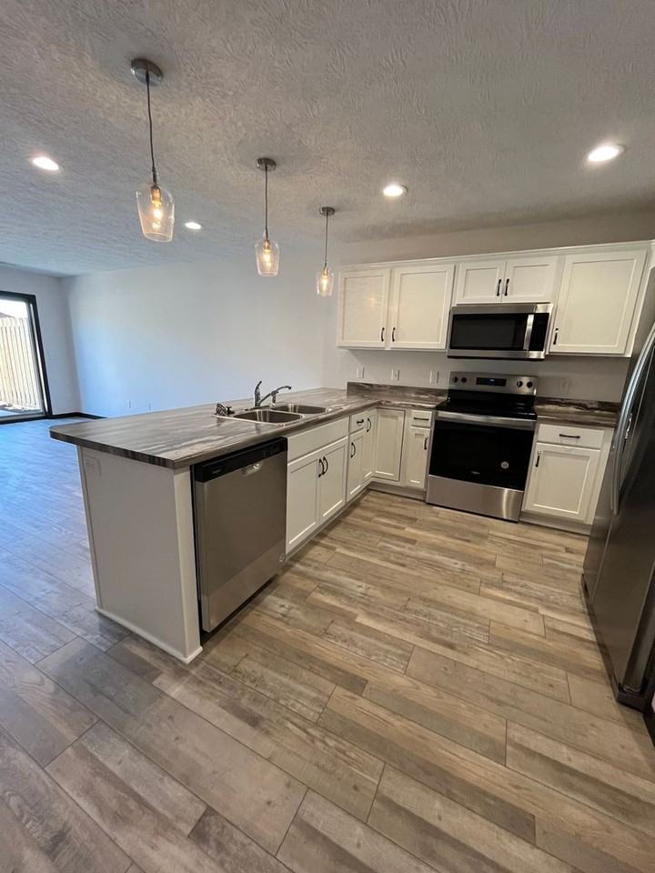 9562 W Dolores Dr - Photo 7 of 26