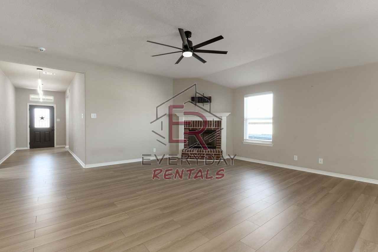 6708 Oliver Loving Dr - Photo 3 of 15