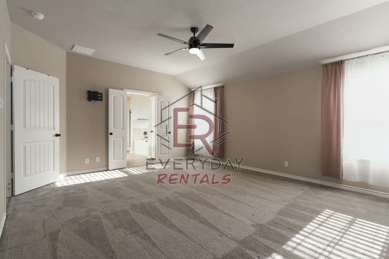 6708 Oliver Loving Dr - Photo 7 of 15