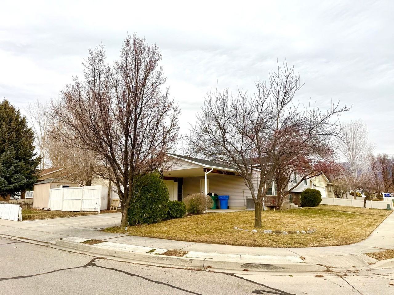 223 E 1350 N - Photo 2 of 16