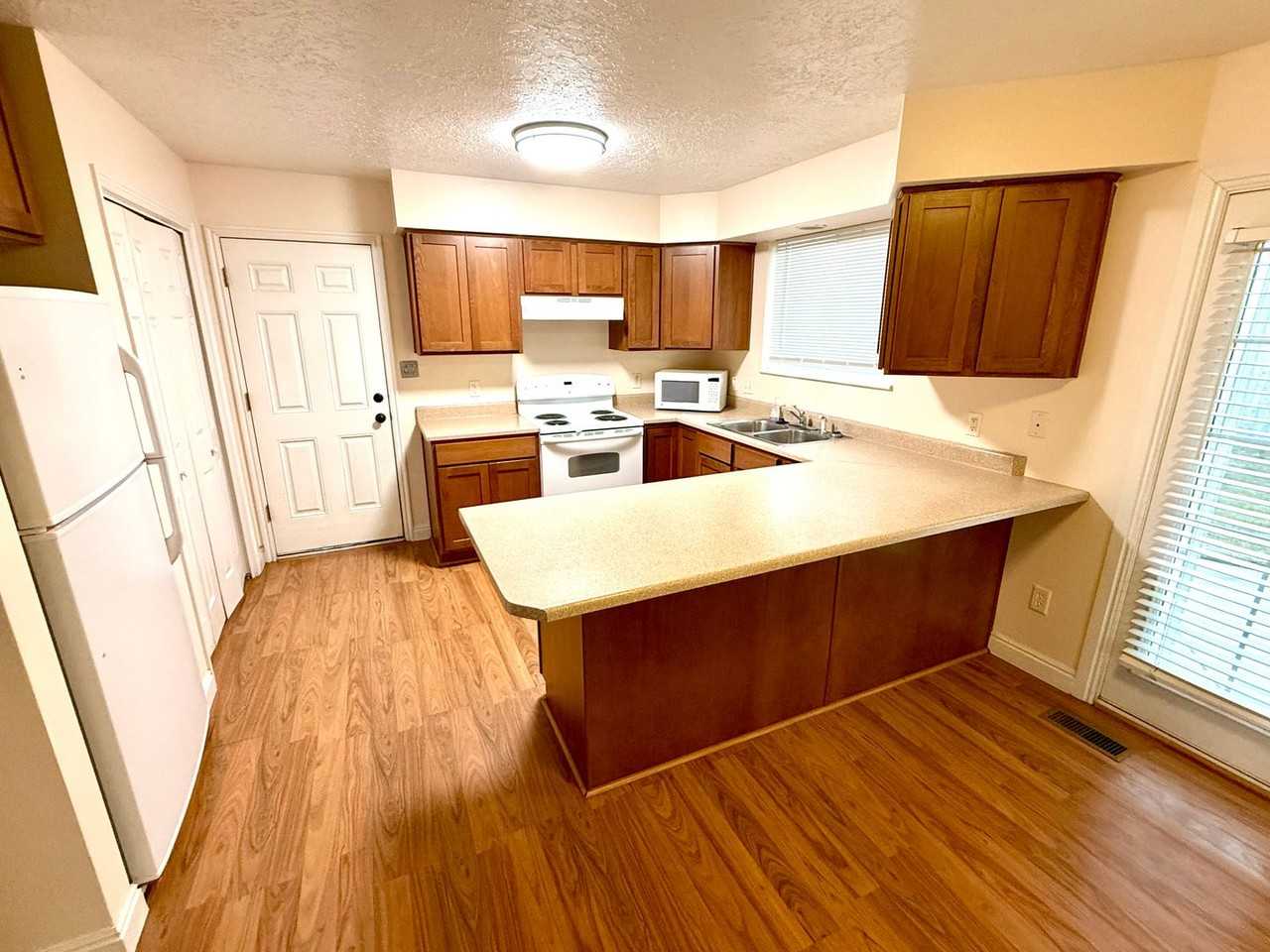 223 E 1350 N - Photo 7 of 16