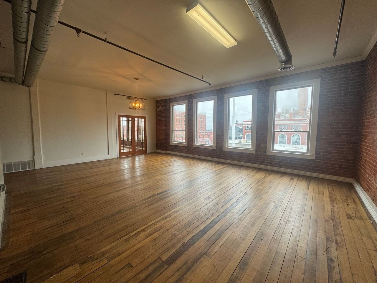 811 W 2nd Ave - Photo 4 of 34