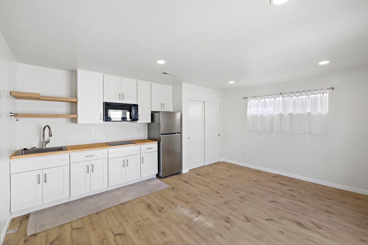 118 Avenida Santa Margarita #B - Photo 4 of 12