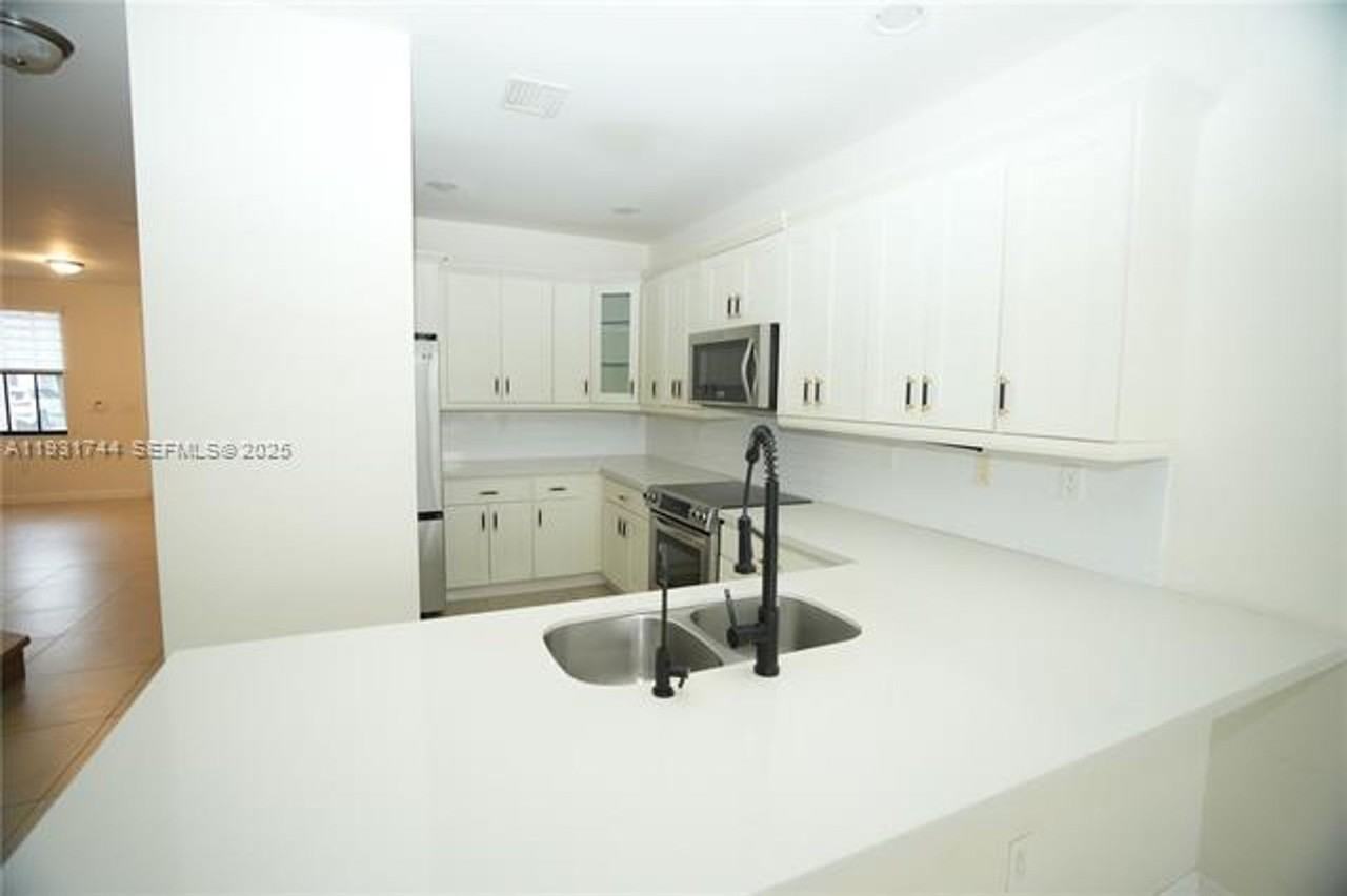 10436 10436 NW 61st Ln TH 10436 - Photo 4 of 14