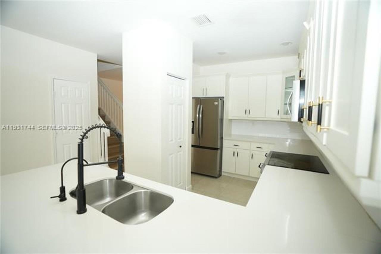 10436 10436 NW 61st Ln TH 10436 - Photo 6 of 14