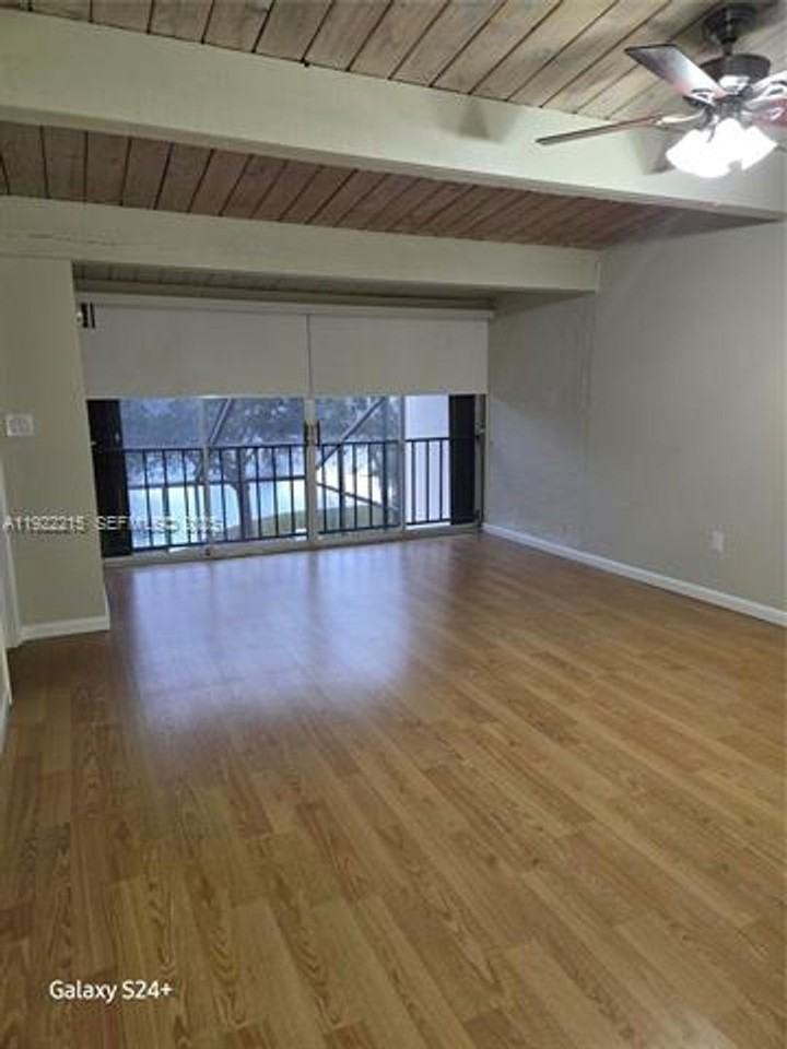 7601 7601 SW 105th Ave TH 7601 - Photo 4 of 15