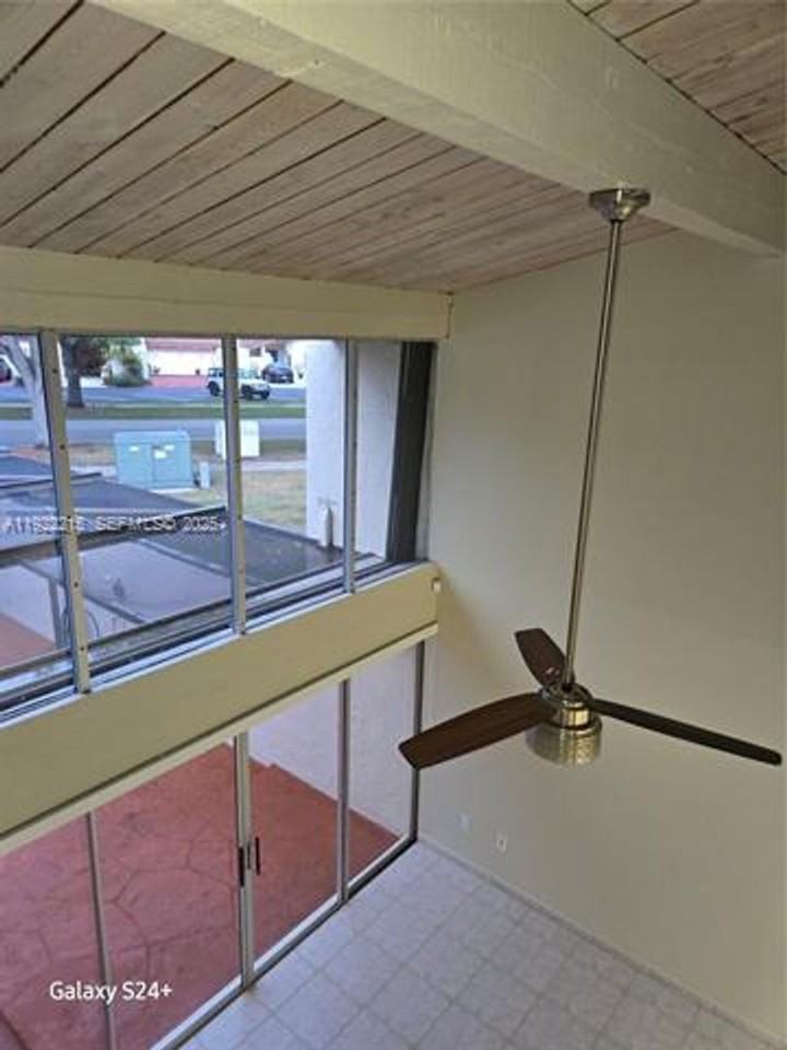 7601 7601 SW 105th Ave TH 7601 - Photo 5 of 15