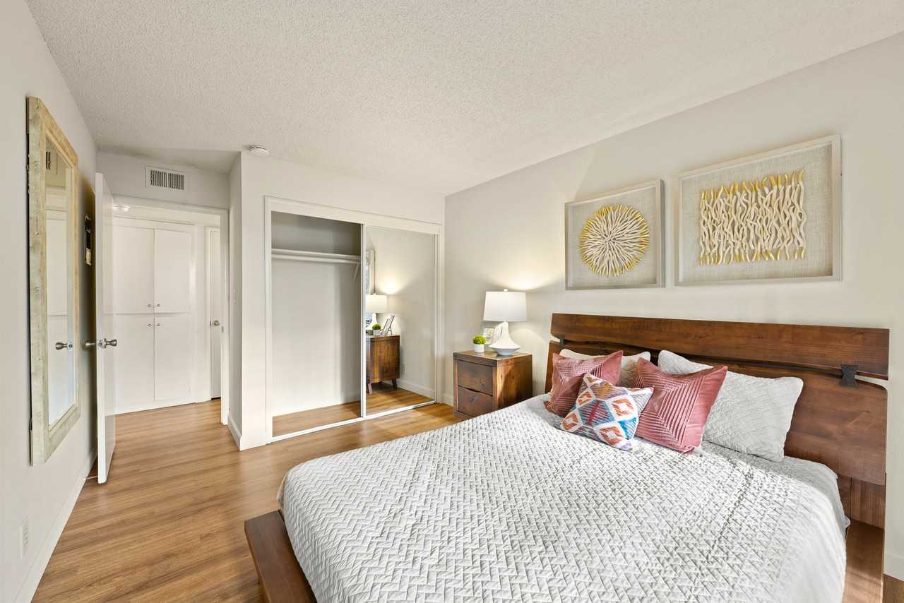 Sundale - Photo 7 of 44