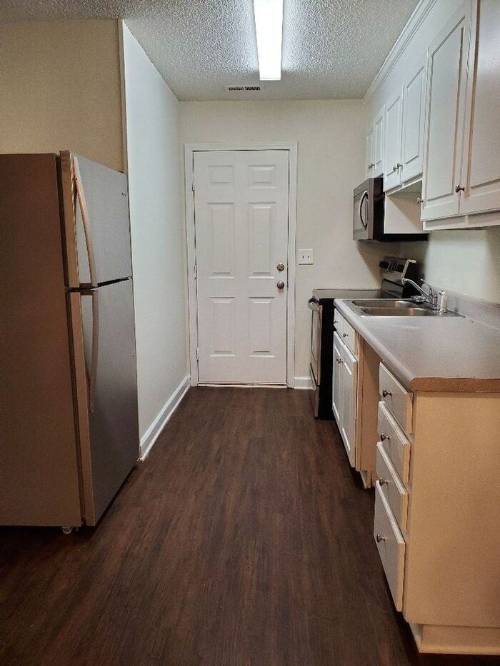 1010 Wildwood Ln - Photo 3 of 16