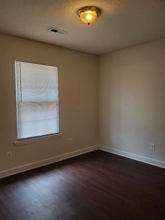 1010 Wildwood Ln - Photo 5 of 16