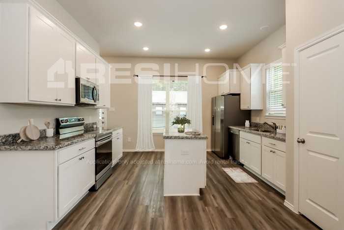 1010 Shawnee Dr - Photo 2 of 20