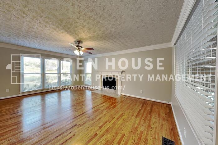 1035 Atherton Ln - Photo 4 of 26