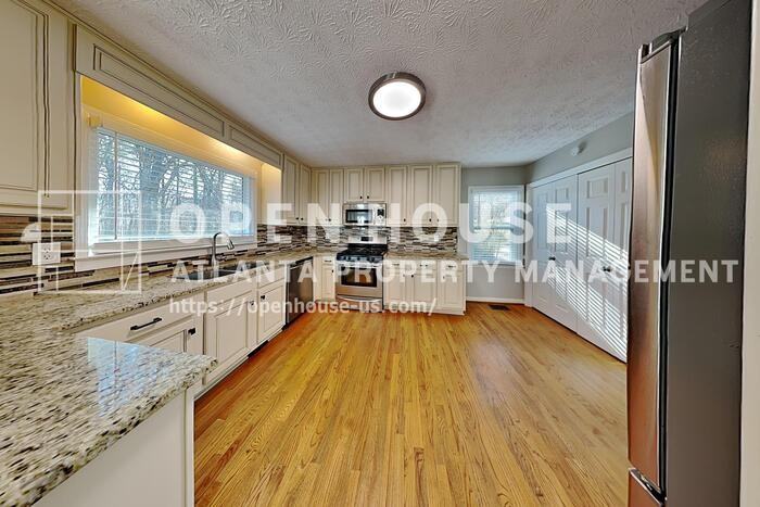 1035 Atherton Ln - Photo 6 of 26