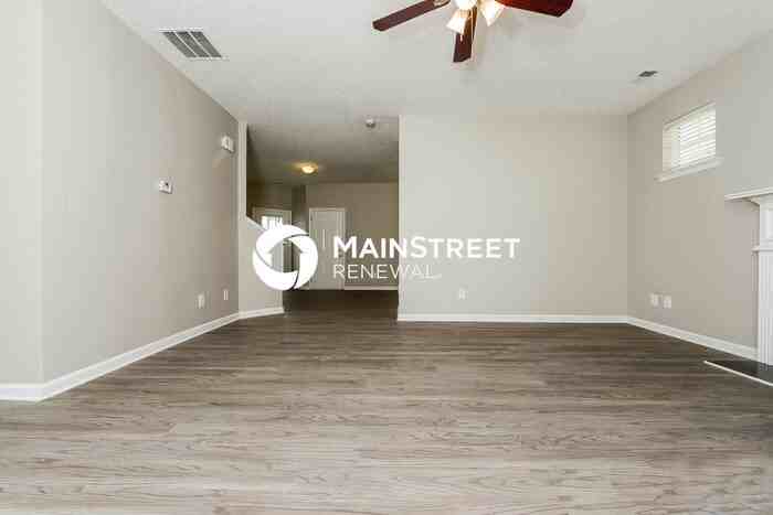 4683 Highpoint Ln - Photo 3 of 17