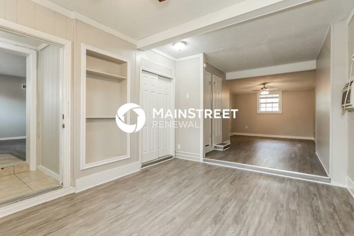 3114 Hampton Ave E - Photo 4 of 16