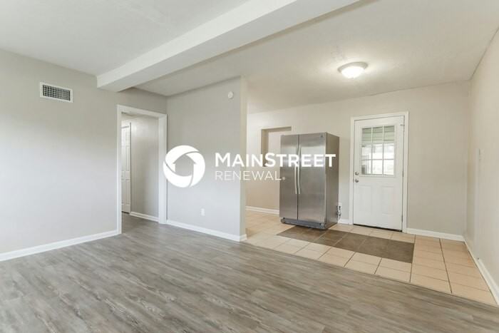 3114 Hampton Ave E - Photo 5 of 16