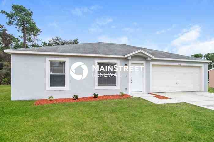 1306 Alcazar St Se - Photo 2 of 16