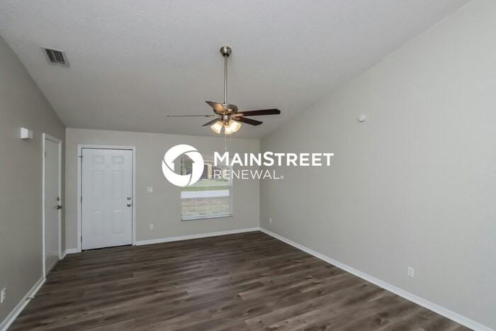 1306 Alcazar St Se - Photo 3 of 16