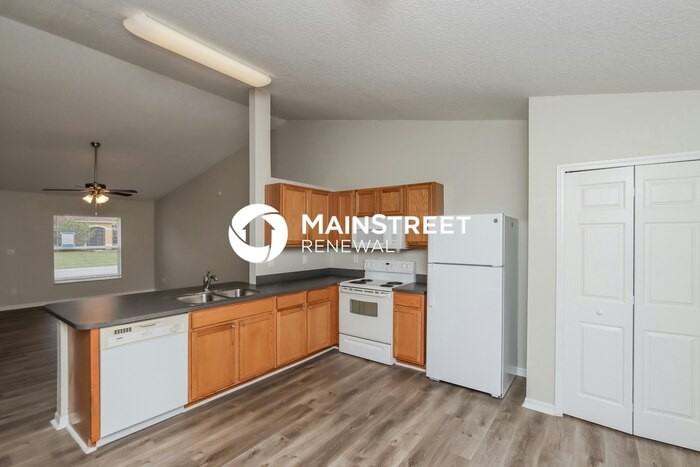 1306 Alcazar St Se - Photo 5 of 16