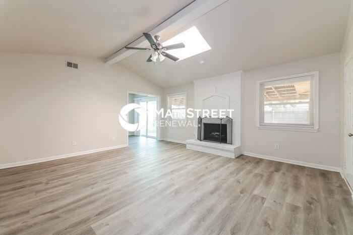 608 San Carlos Dr - Photo 5 of 16