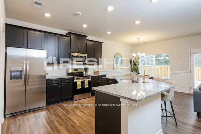 404 Buxton Ave - Photo 4 of 18