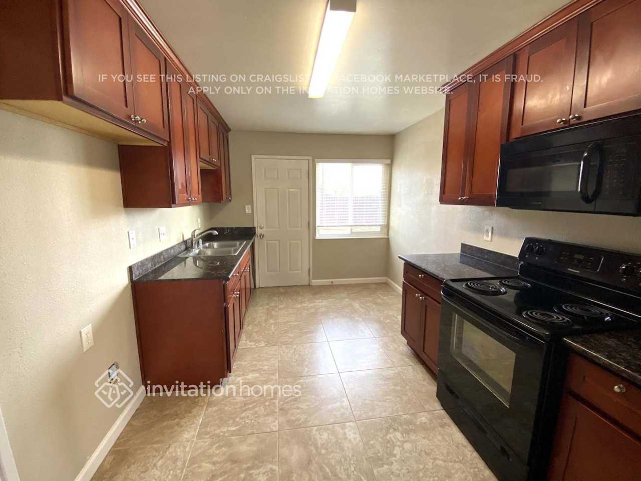 918 Taft St - Photo 4 of 8