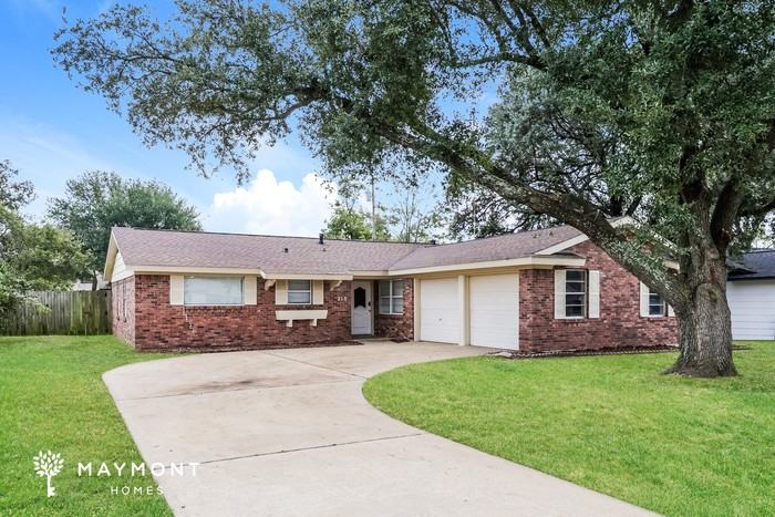 218 Leighton Dr - Photo 2 of 3