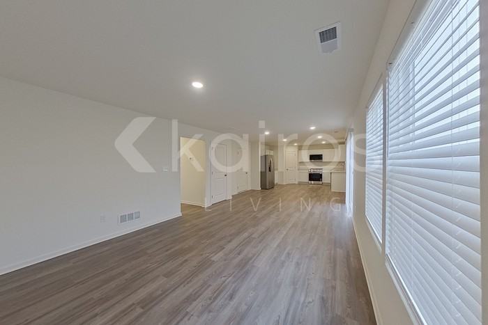 112 Pikes Peak Pl - Photo 5 of 34