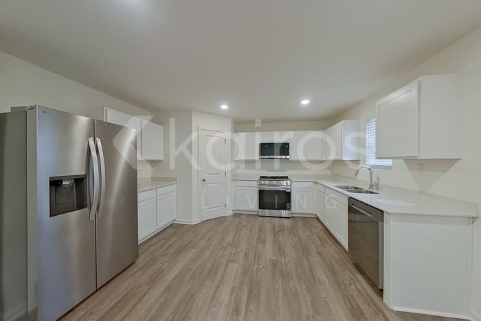 112 Pikes Peak Pl - Photo 7 of 34