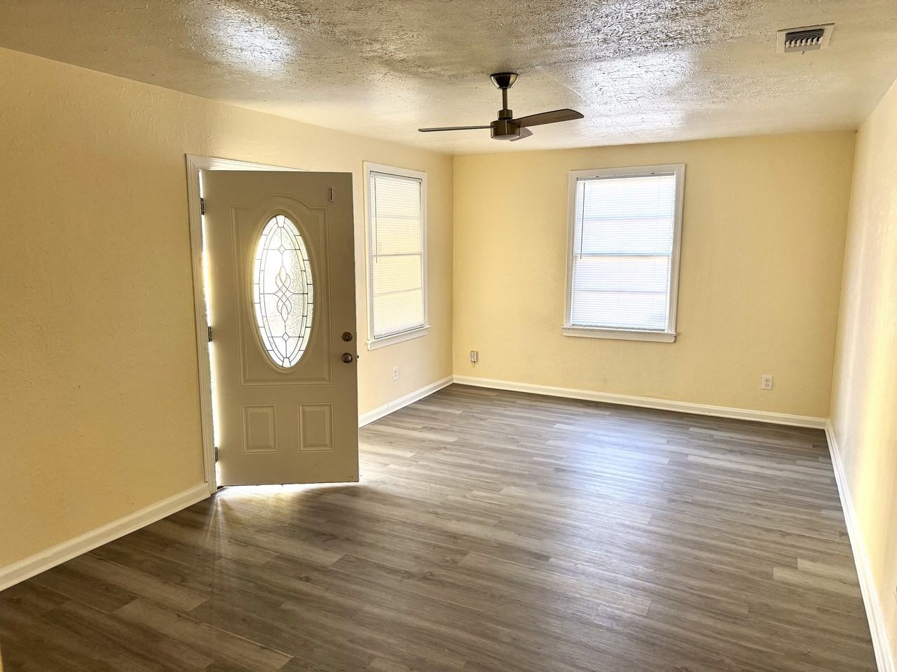 4752 Post St #1 - Photo 2 of 8