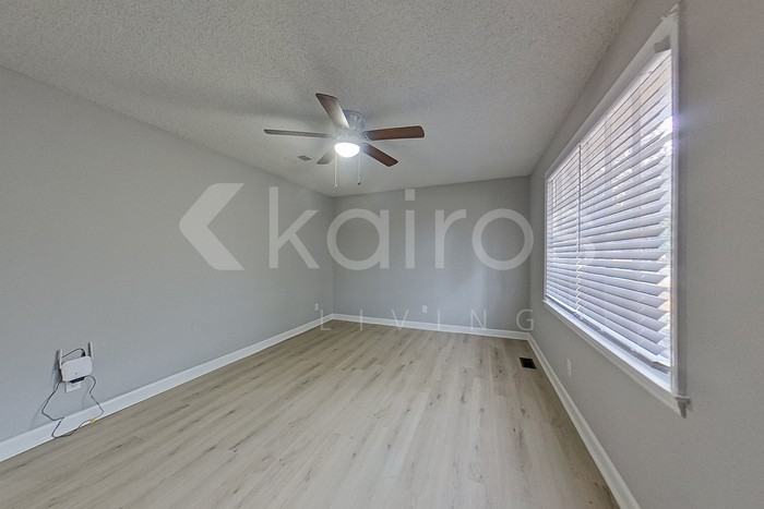 1822 Sedgefield St - Photo 5 of 24