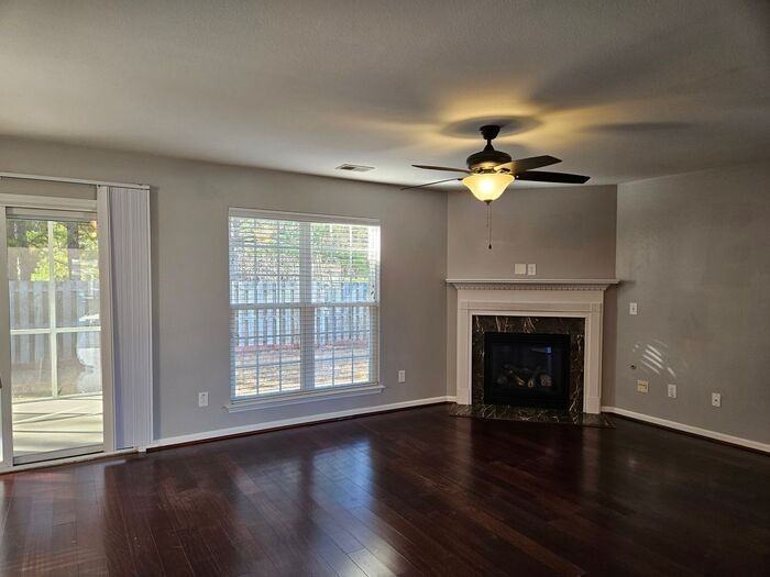 Silver Maple Ct - Photo 3 of 17