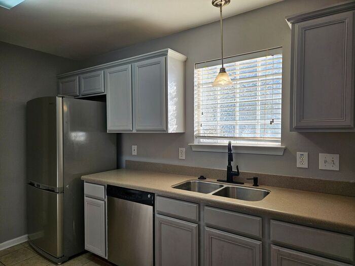 Silver Maple Ct - Photo 5 of 17