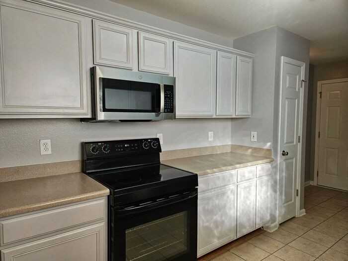 Silver Maple Ct - Photo 6 of 17