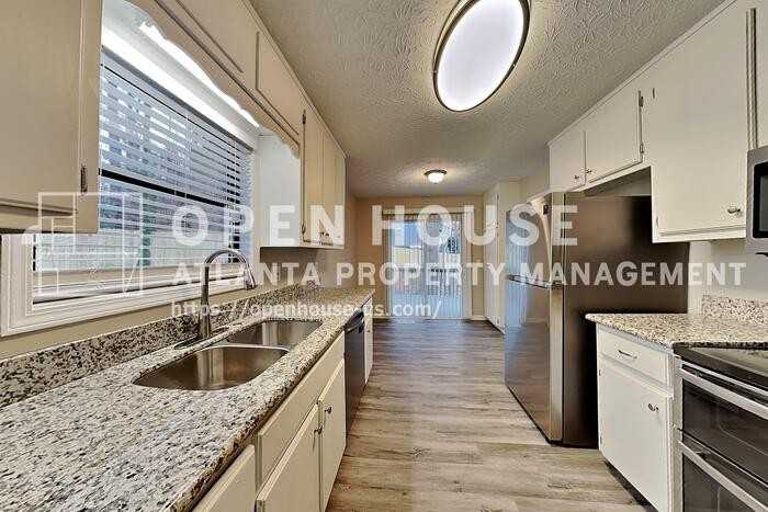 647 Sunshine Trce Nw - Photo 7 of 32