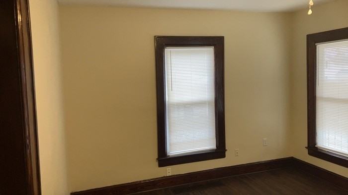 319 E Canal St - Photo 4 of 37