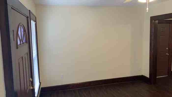 319 E Canal St - Photo 6 of 37