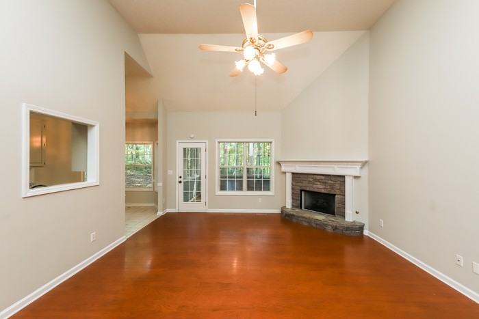 122 Hunters Pointe Ct - Photo 3 of 15