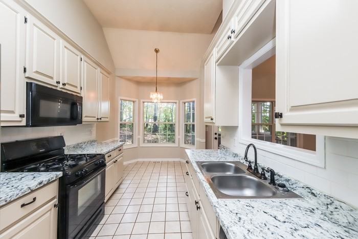 122 Hunters Pointe Ct - Photo 6 of 15