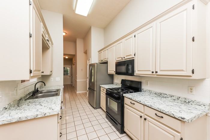 122 Hunters Pointe Ct - Photo 7 of 15