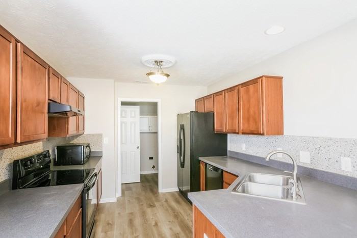 2753 Grand Fir Dr - Photo 3 of 11