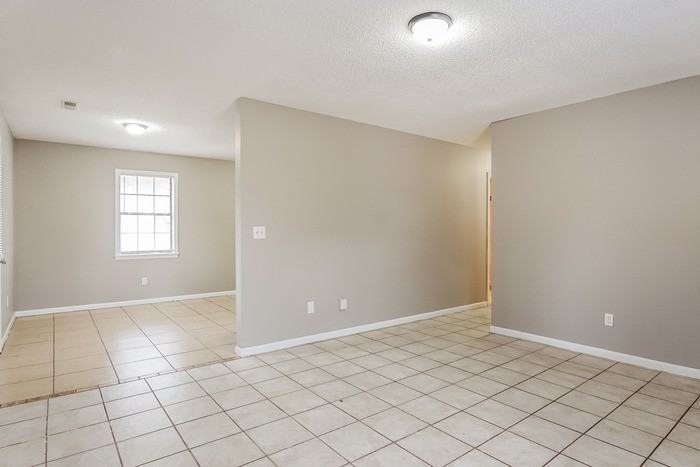 110 Cambridge Cir - Photo 5 of 12